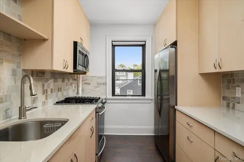 $285,000 | 412 Munro Avenue, Unit 2H, Mamaroneck, NY 10543
