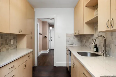 $285,000 | 412 Munro Avenue, Unit 2H, Mamaroneck, NY 10543