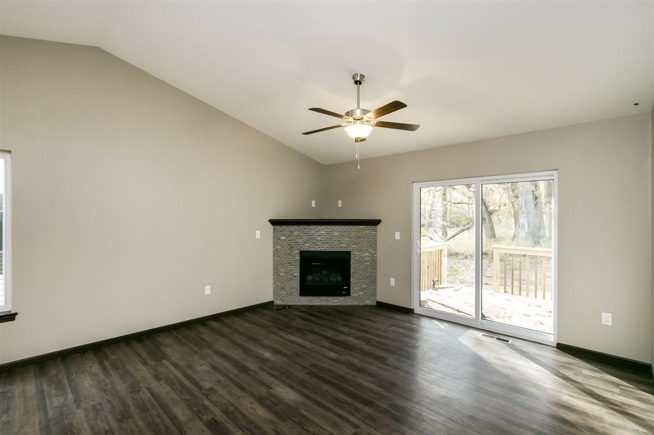 471 RJ Drive Tiffin, IA 52340 - Photo 6 of 15 Gallery Image 6
