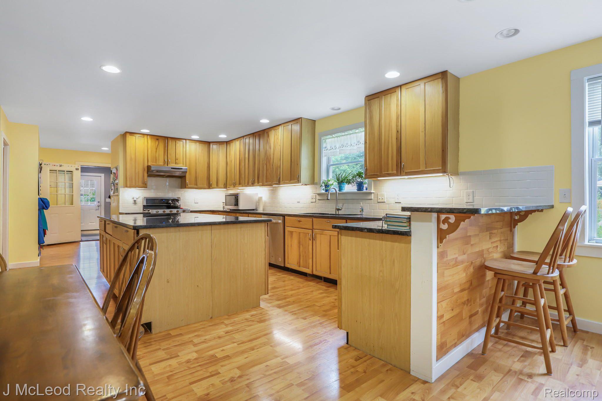 1916 Short Road Saginaw, MI 48609 - Photo 16 of 52 Gallery Image 16