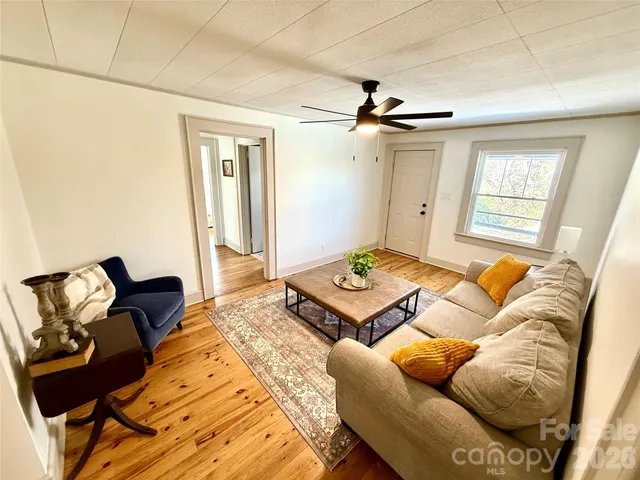 $295,000 | 531 21st Avenue Northwest, Hickory, NC 28601