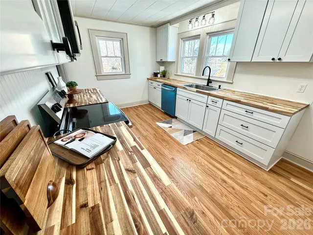 $295,000 | 531 21st Avenue Northwest, Hickory, NC 28601