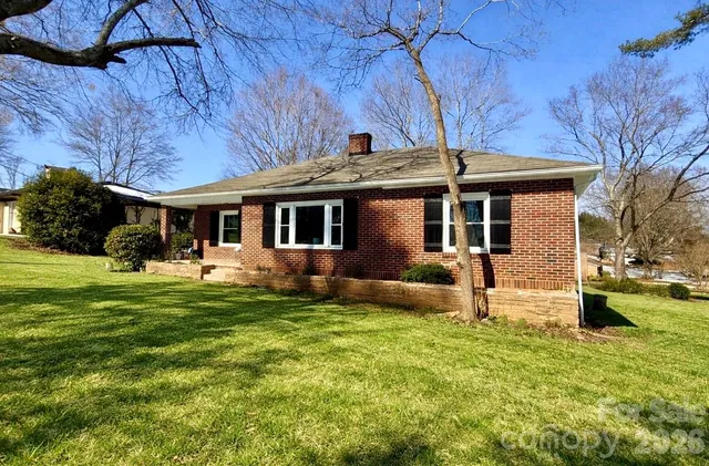 $295,000 | 531 21st Avenue Northwest, Hickory, NC 28601