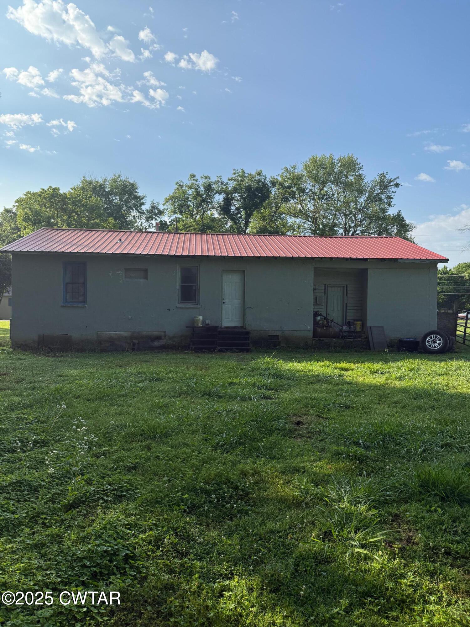 19 Loop Road Jackson, TN 38301 - Photo 2 of 9 a backyard of a house with lots of green space