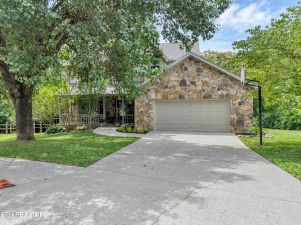 $499,900 | 839 Somerset Drive, Maryville, TN 37803