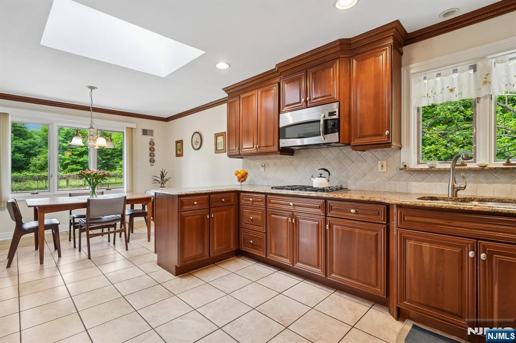 107 Arverne Road West Orange, NJ 07052 - Photo 15 of 50