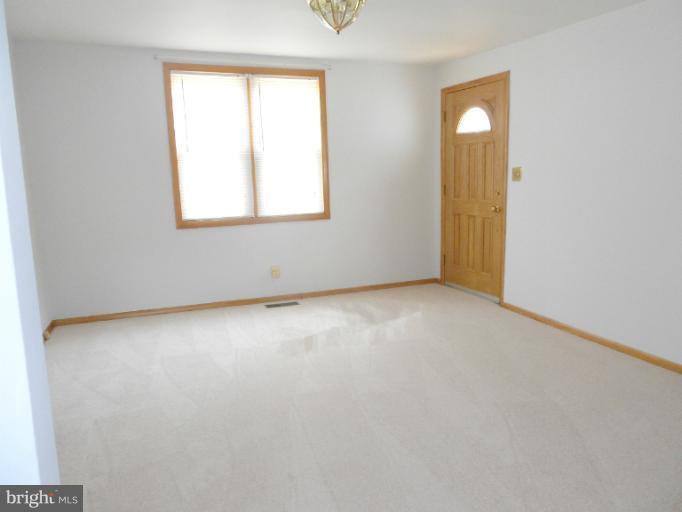 9916 Magledt Road Baltimore, MD 21234 - Photo 2 of 23 Living Room