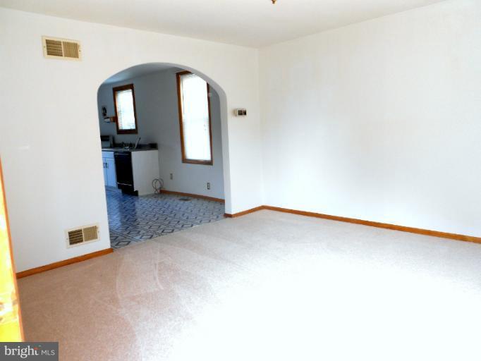 9916 Magledt Road Baltimore, MD 21234 - Photo 5 of 23 Living Room