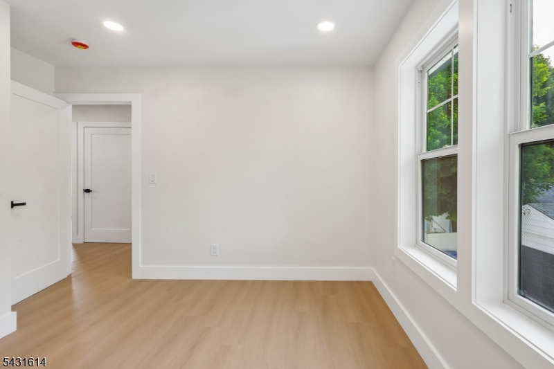 10 Rose Street Edison, NJ 08817 - Photo 30 of 48