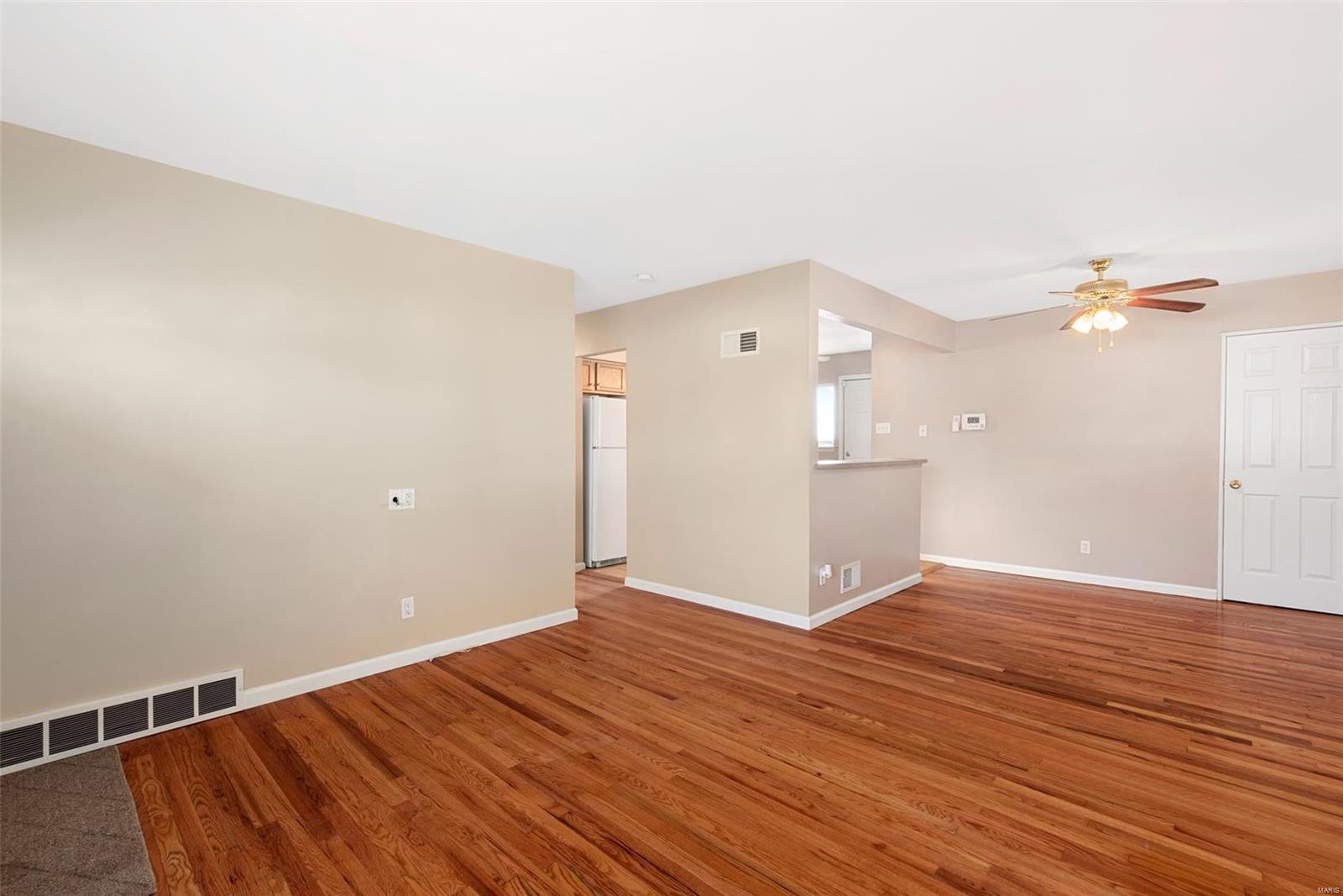 9718 Ridge Avenue St. Louis, MO 63114 - Photo 4 of 19 Gallery Image 4