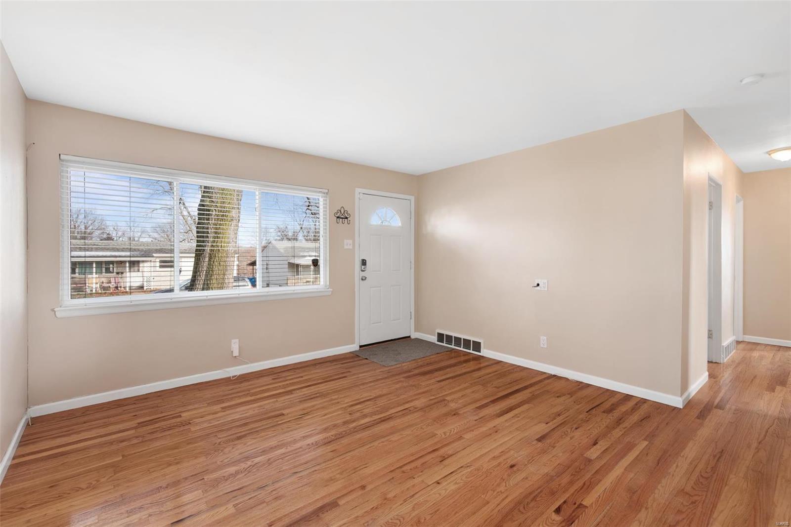 9718 Ridge Avenue St. Louis, MO 63114 - Photo 5 of 19 Gallery Image 5