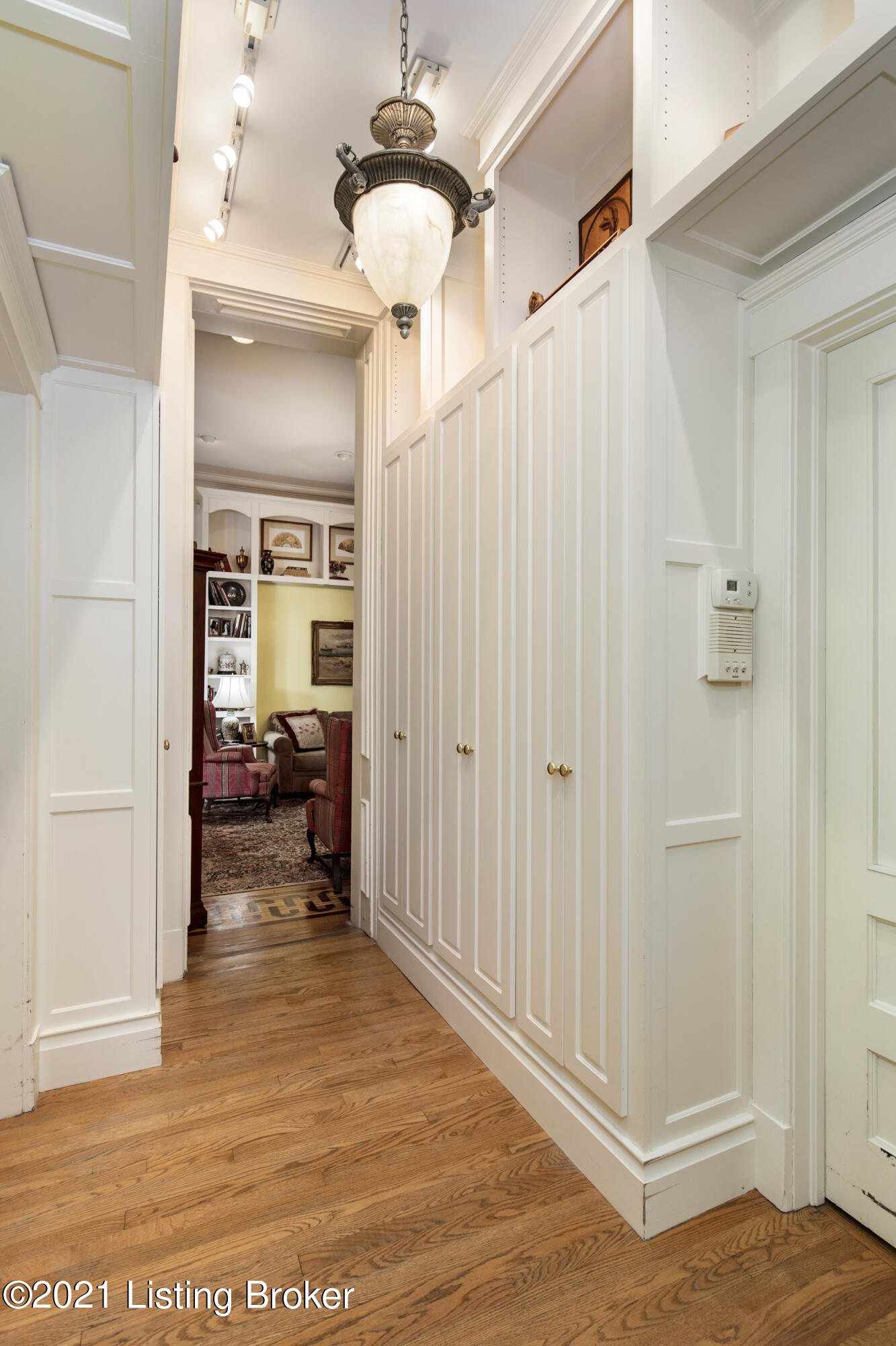 1006 Cherokee Road, Unit 1 Louisville, KY 40204 - Photo 24 of 38 24-hallway