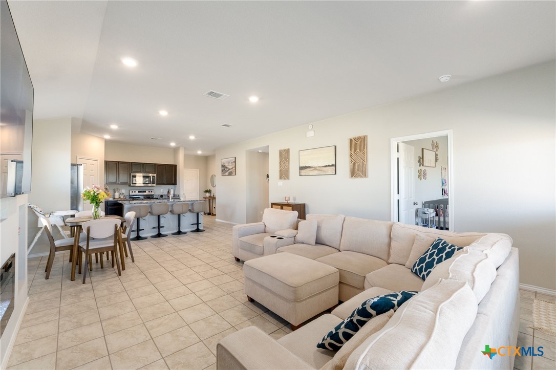 5105 Natalia Road Killeen, TX 76549 - Photo 6 of 15 a living room with furniture