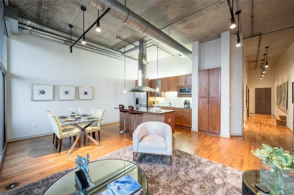 $3,005 | 4899 Montrose Boulevard, Unit 1806, Houston, TX 77006