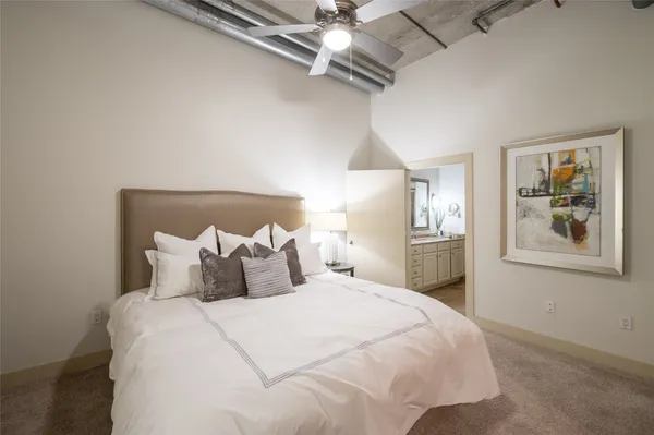 $3,005 | 4899 Montrose Boulevard, Unit 1806, Houston, TX 77006