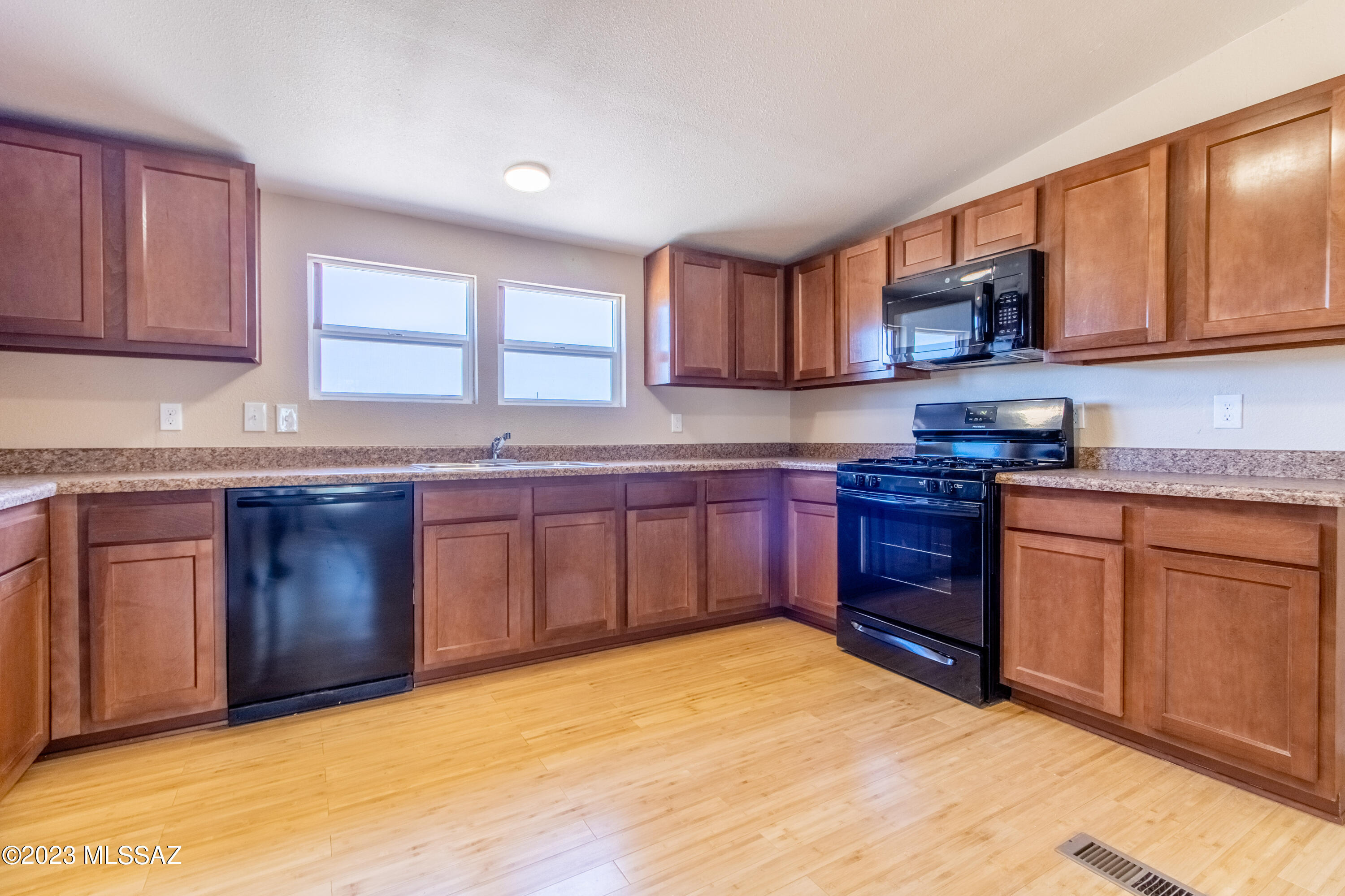 7176 West Irvington Road Tucson, AZ 85735 - Photo 10 of 29 Gallery Image 10