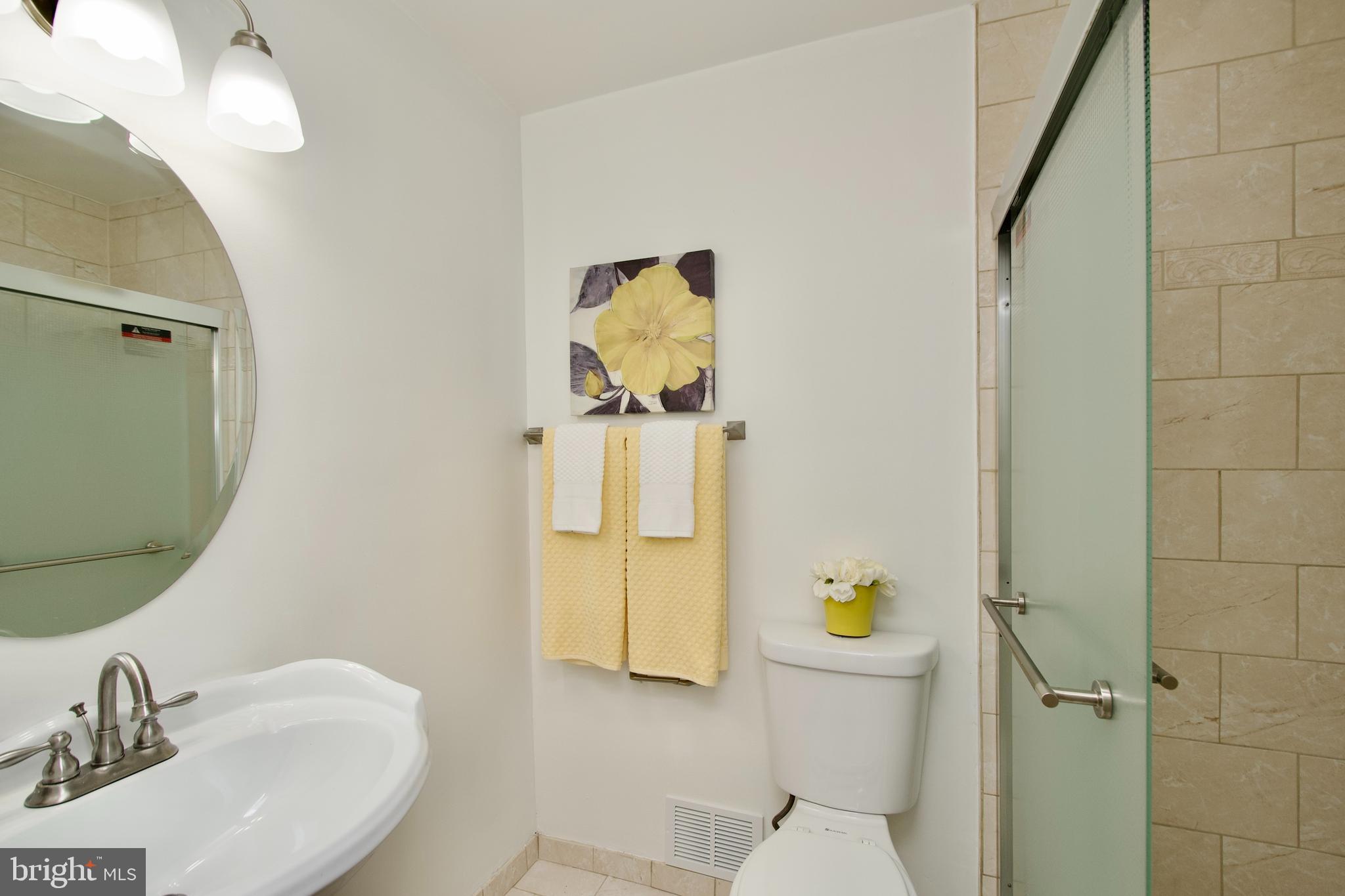 1317 Ray Road Hyattsville, MD 20782 - Photo 23 of 42 Hallway Full Bathroom