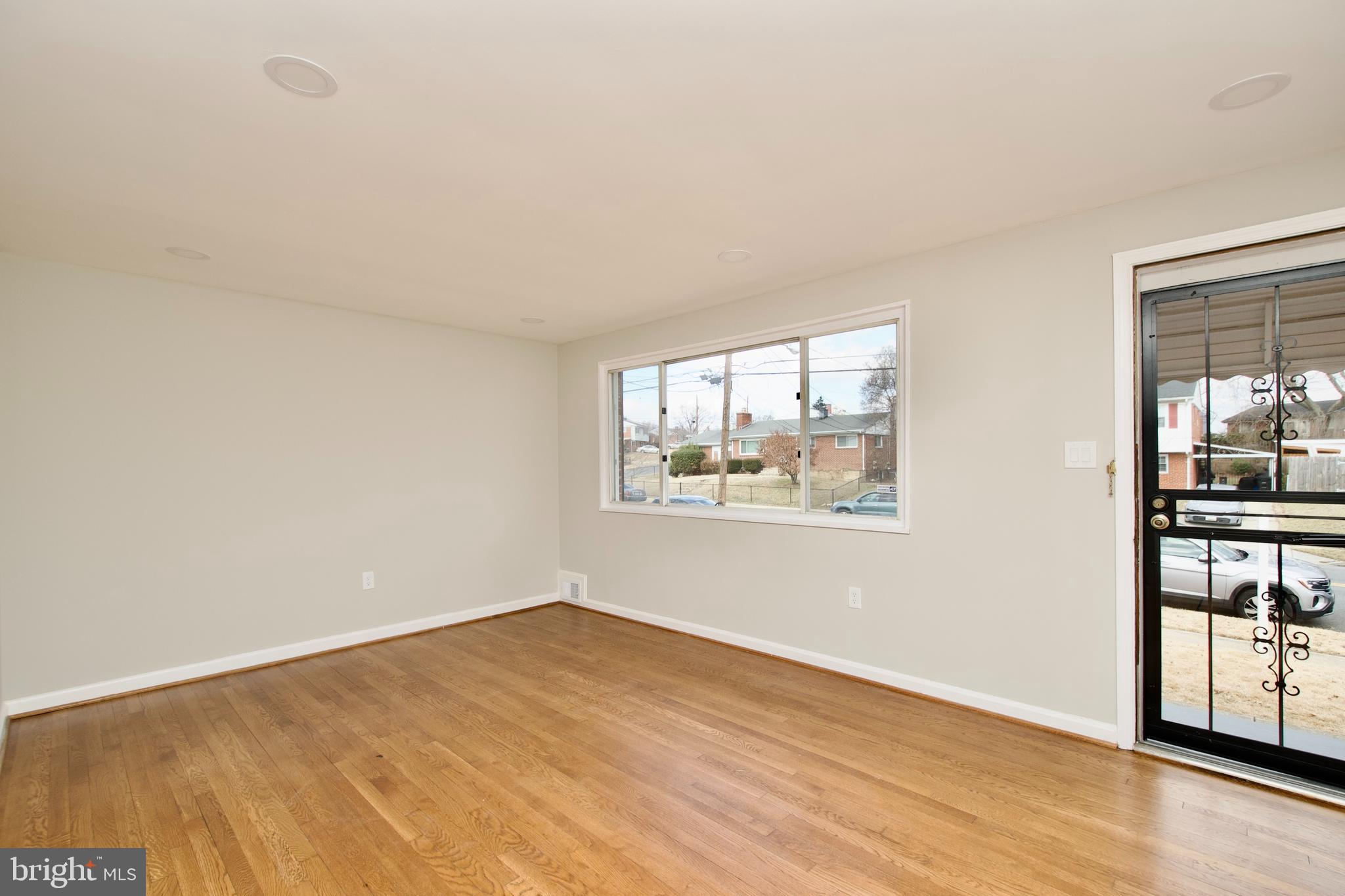 1317 Ray Road Hyattsville, MD 20782 - Photo 7 of 42 Living Room