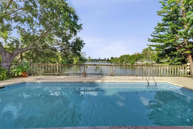 $3,350 | 5551 Southwest 57th Street, Davie, FL 33314