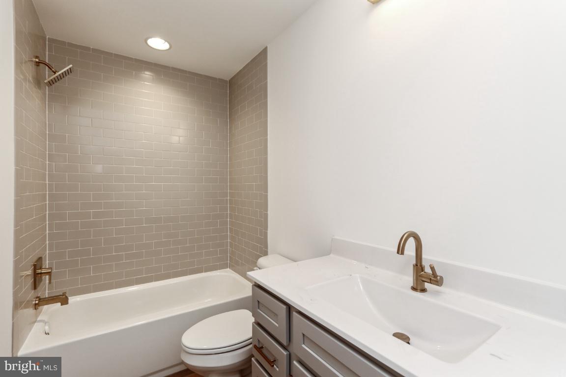 7135 Masters Road New Market, MD 21774 - Photo 23 of 29 Upper full bathroom.