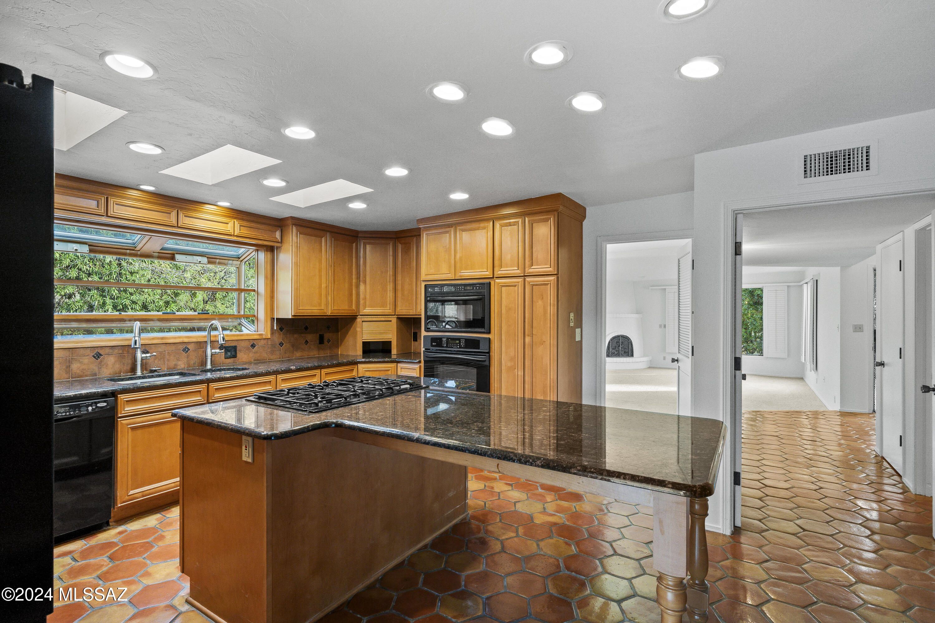 1435 East Indian Wells Road Tucson, AZ 85718 - Photo 13 of 49