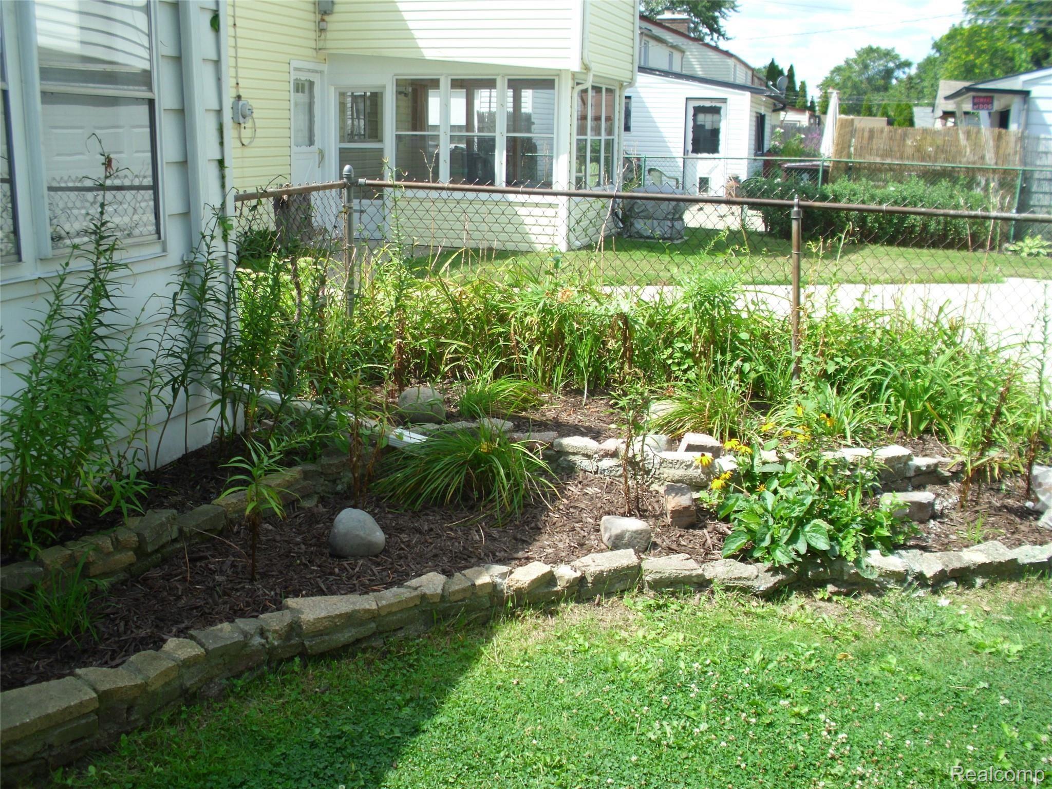 8651 Harding Street Center Line, MI 48015 - Photo 36 of 43 DSCI3188.JPG