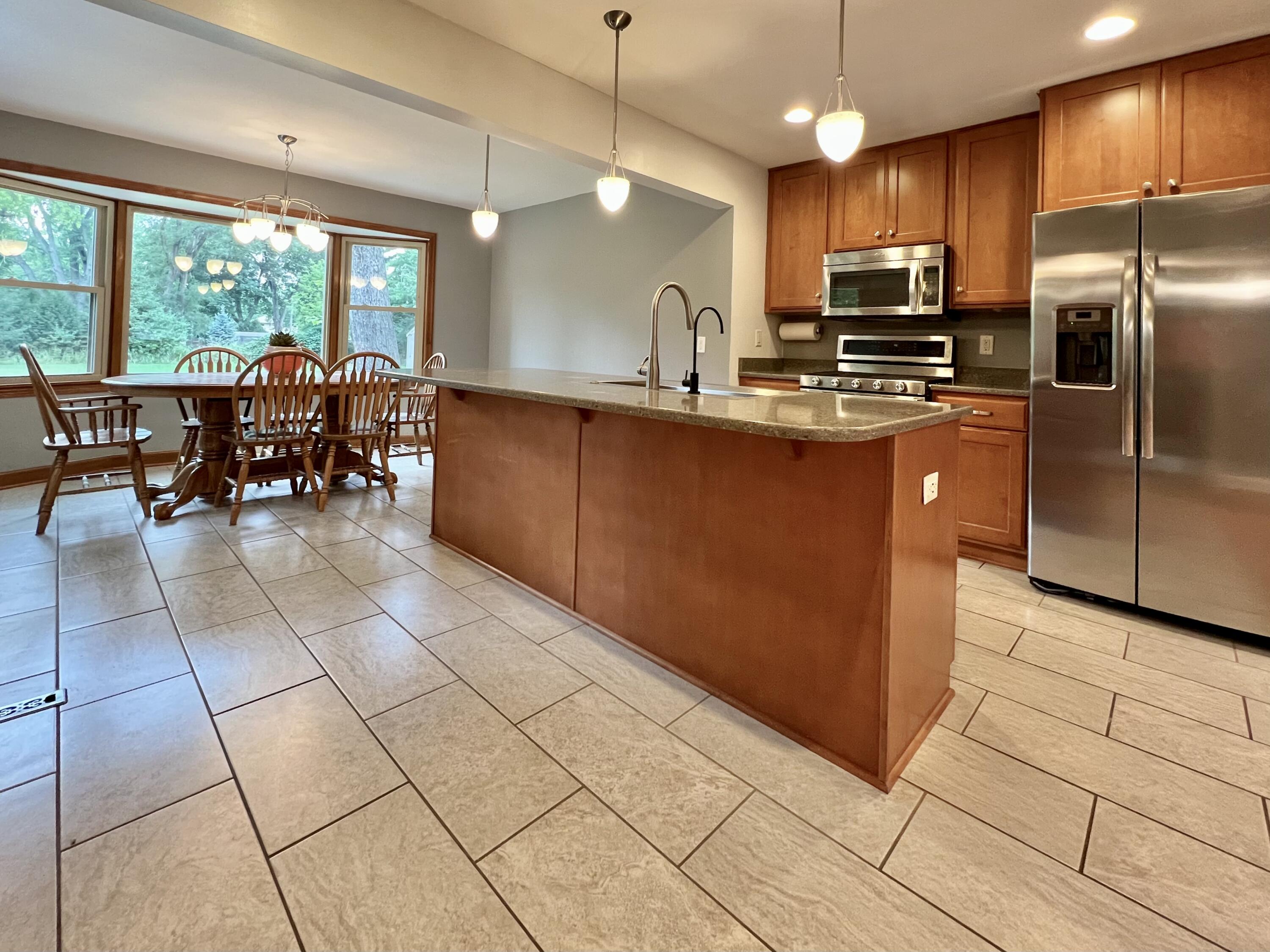 2625 El Rancho Drive Brookfield, WI 53005 - Photo 10 of 31 Breakfast Bar