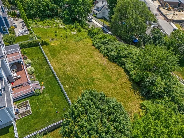 a view of an outdoor space