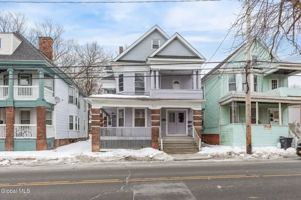 $2,800 | 2210 15th Street, Troy, NY 12180
