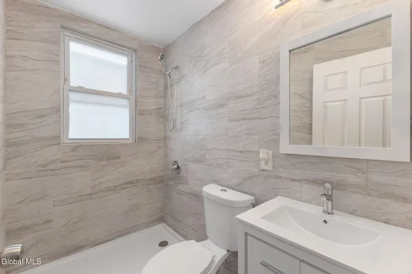 $2,800 | 2210 15th Street, Troy, NY 12180