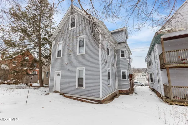 $2,800 | 2210 15th Street, Troy, NY 12180