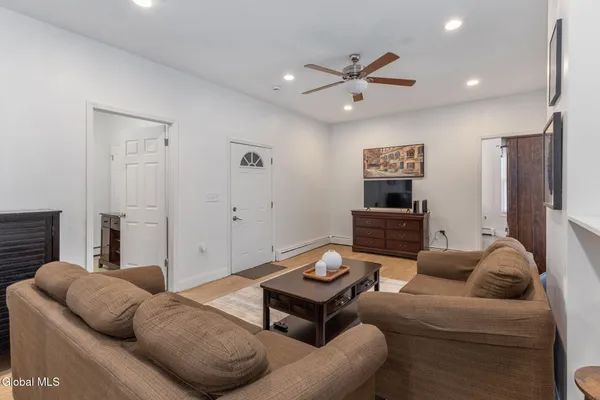 $2,800 | 2210 15th Street, Troy, NY 12180