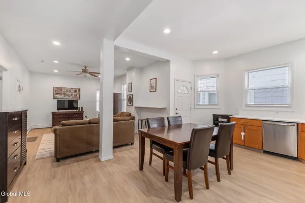 $2,800 | 2210 15th Street, Troy, NY 12180