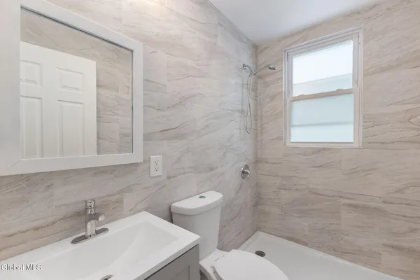 $2,800 | 2210 15th Street, Troy, NY 12180