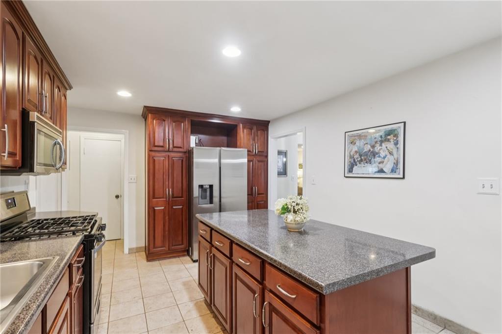 47 Churchill Road Pittsburgh, PA 15235 - Photo 13 of 31