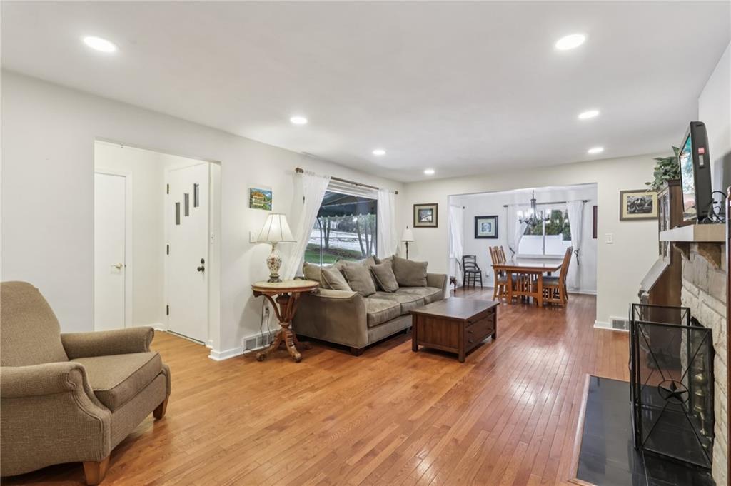 47 Churchill Road Pittsburgh, PA 15235 - Photo 6 of 31