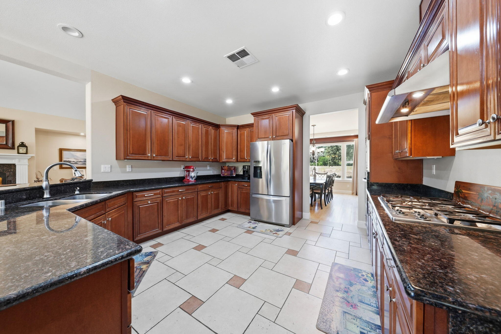 22171 Meyer Road Bella Vista, CA 96008 - Photo 7 of 25 12-web-or-mls-IMG-12-4