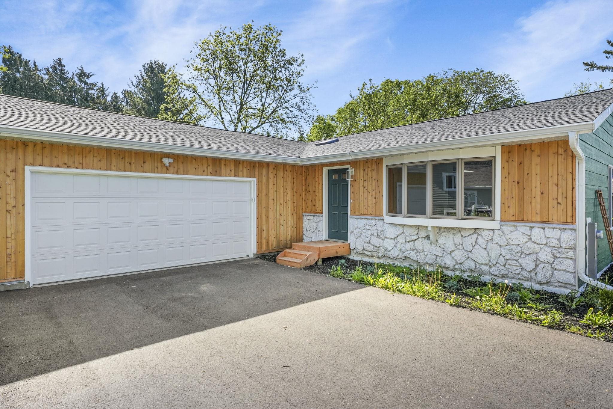 207 South Rutland Street Brooklyn, WI 53521 - Photo 7 of 61
