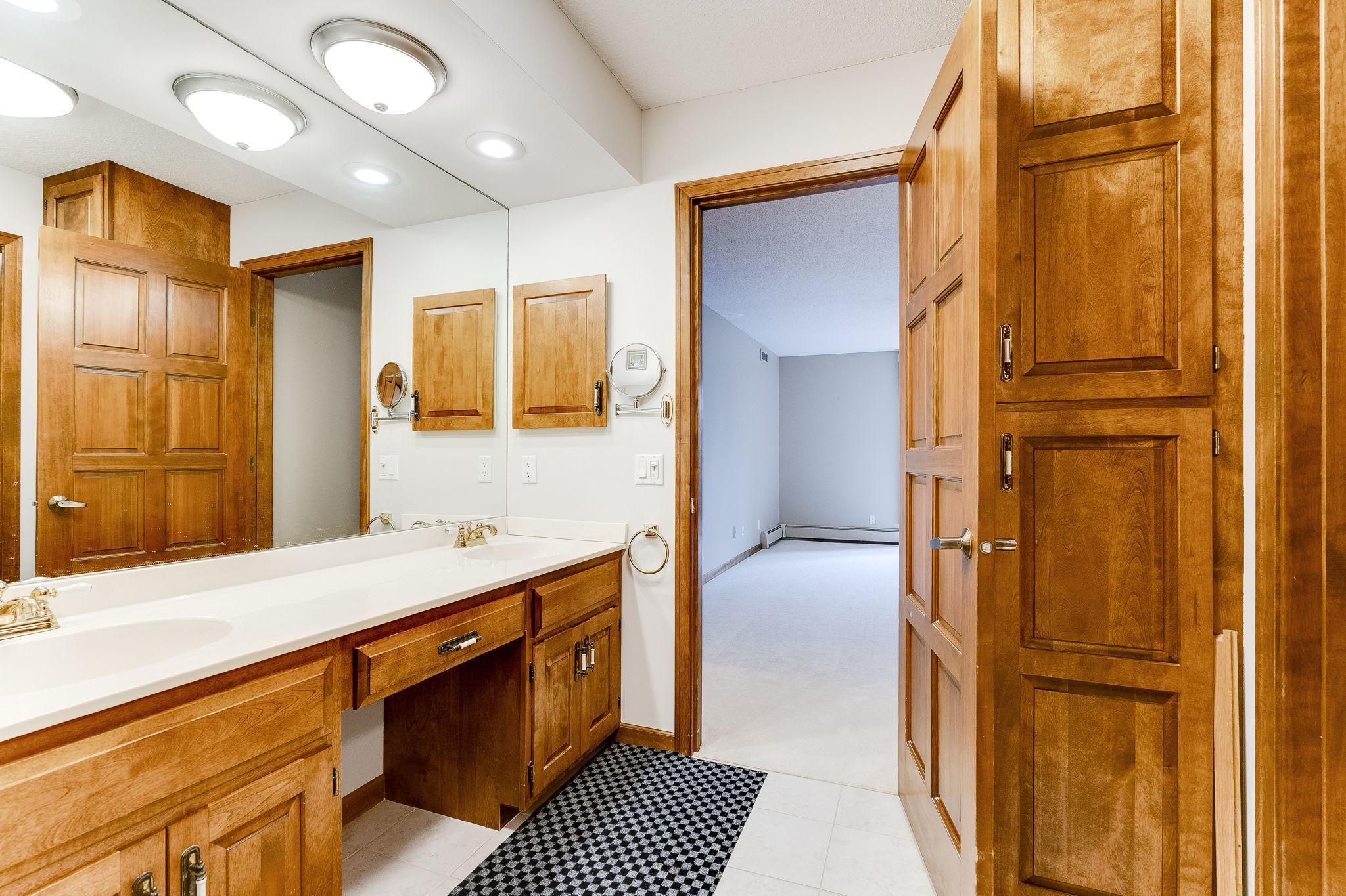 7250 Lewis Ridge Parkway, Unit 101 Edina, MN 55439 - Photo 13 of 25 Gallery Image 13