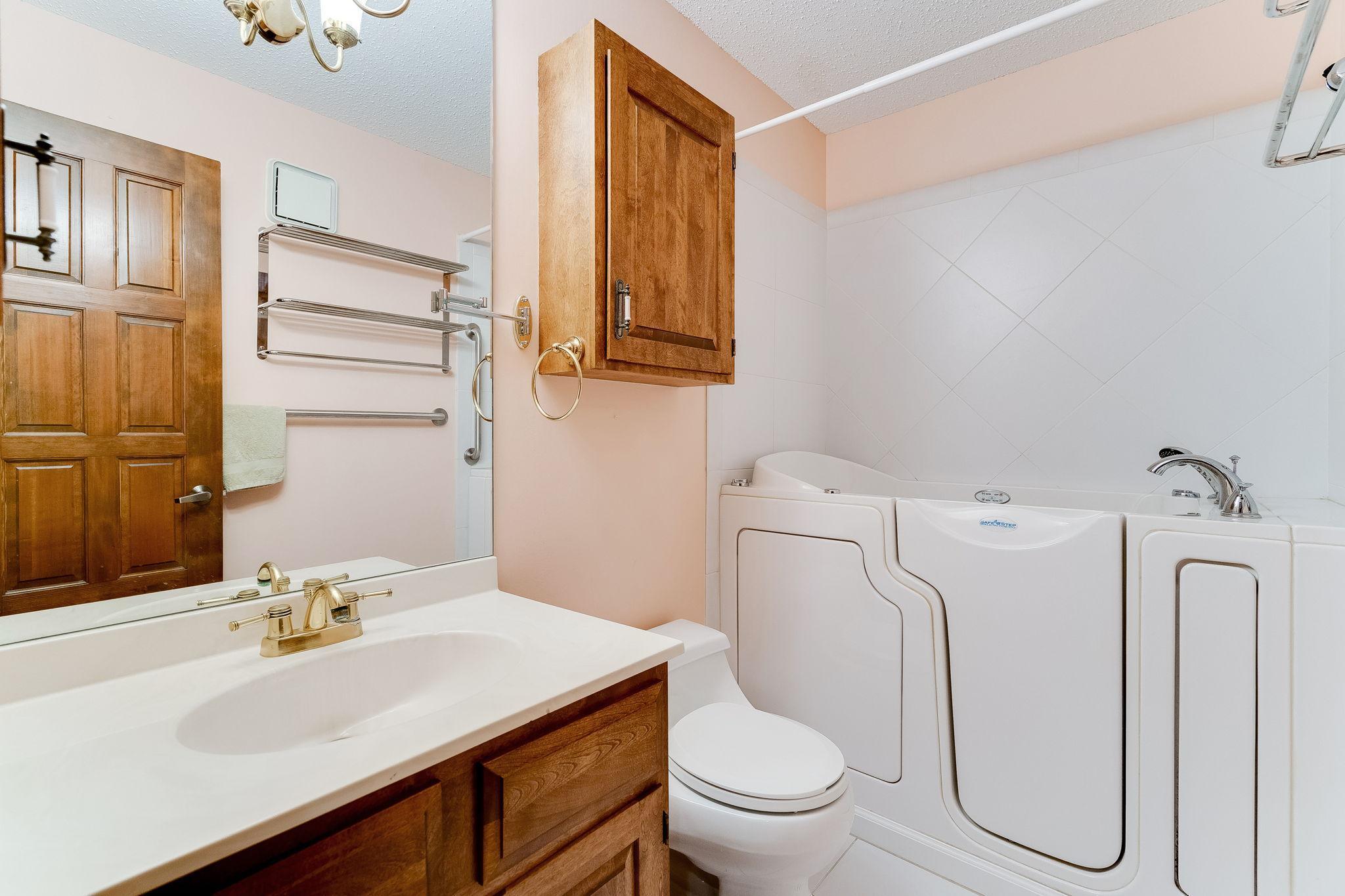 7250 Lewis Ridge Parkway, Unit 101 Edina, MN 55439 - Photo 18 of 25 Gallery Image 18