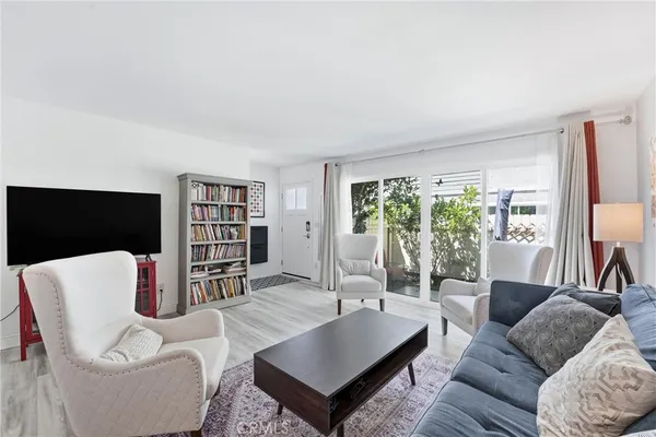 $975,000 | 2112 Warfield Avenue, Unit 10, Redondo Beach, CA 90278