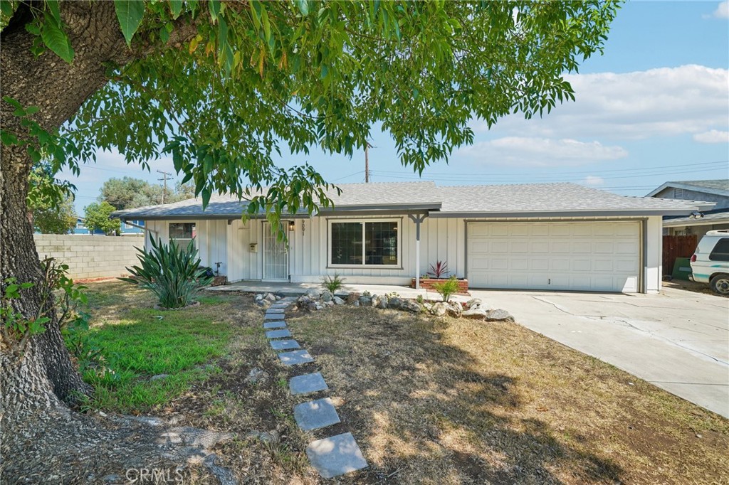 9091 Savoy Street Riverside, CA 92503 - Photo 1 of 35