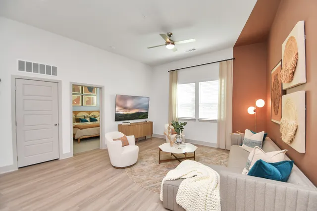 $2,165 | 1617 Enid Street, Unit 326, Houston, TX 77009