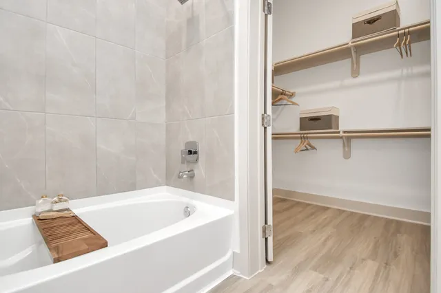 $2,165 | 1617 Enid Street, Unit 326, Houston, TX 77009