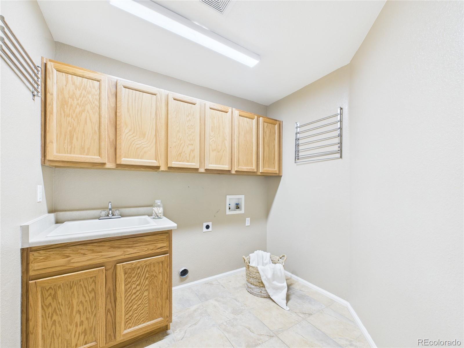 10501 Wagon Highlands Ranch Highlands Ranch, CO 80130 - Photo 24 of 50 a bathroom with a sink and a toilet