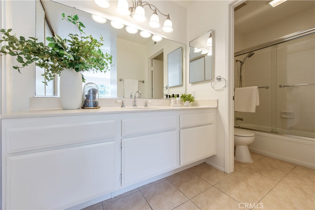 28 Exeter, Unit 19 Irvine, CA 92612 - Photo 19 of 35 a bathroom with a sink a toilet and a bathtub
