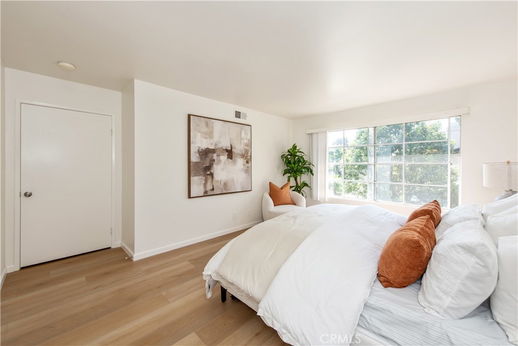 28 Exeter, Unit 19 Irvine, CA 92612 - Photo 21 of 35 a bed sitting in a bedroom next to a window