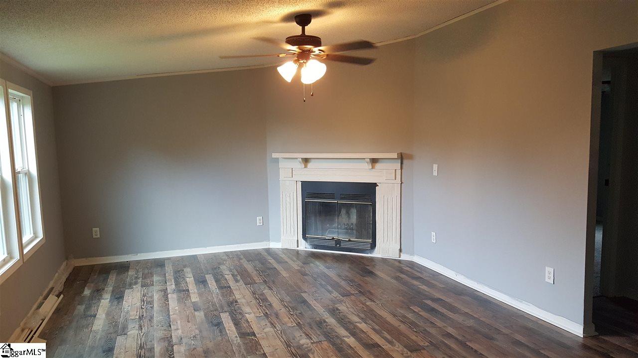 20 Bramlett Road Taylors, SC 29687 - Photo 2 of 16