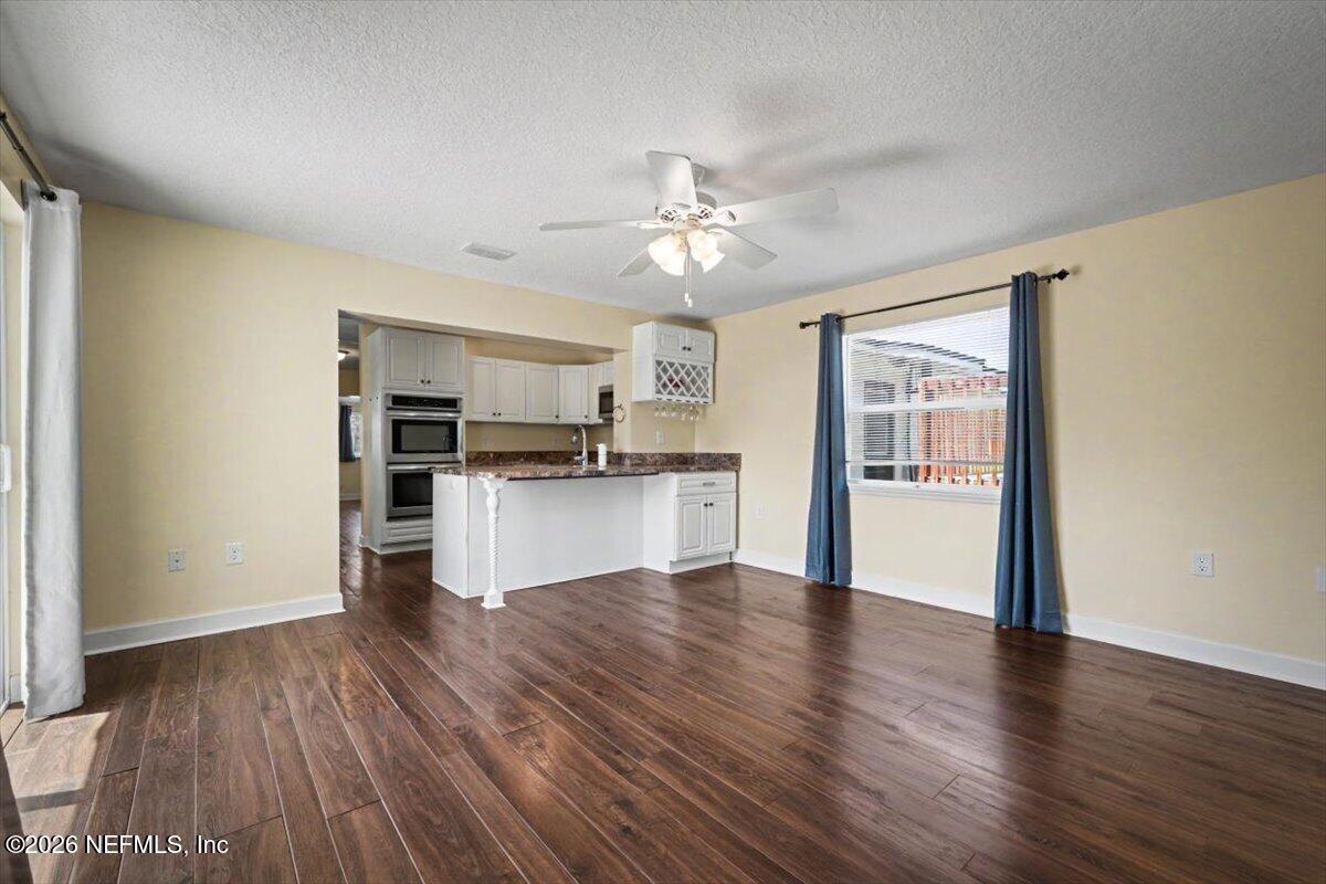2425 Tulsa Road North Jacksonville, FL 32218 - Photo 11 of 31 Living Room