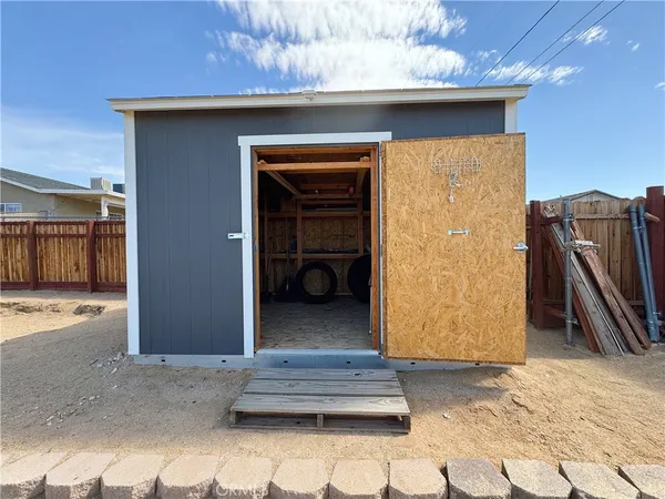 $2,000 | 6848 Quail Spring Avenue, Twentynine Palms, CA 92277